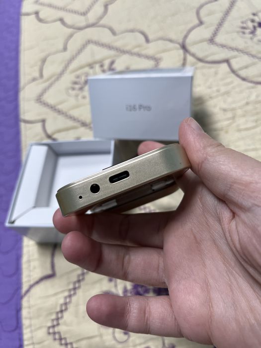 Мини телефон i16 pro с интернет 2G (с отделна карта)