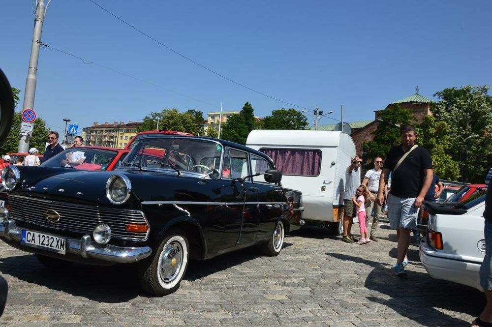Ретро автомобил под наем!Балове свадби!  Студио за снимки и клипове!