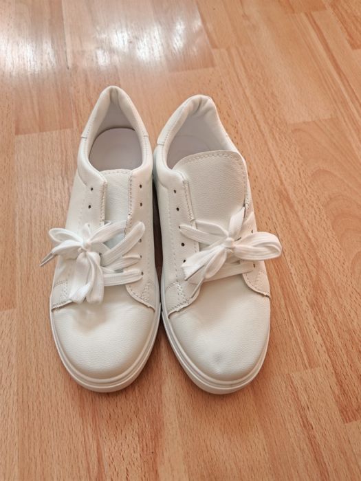 Бели кецове/сникърси 38 номер