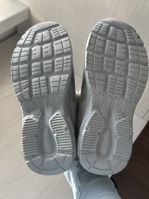 Новые детские кроссовки