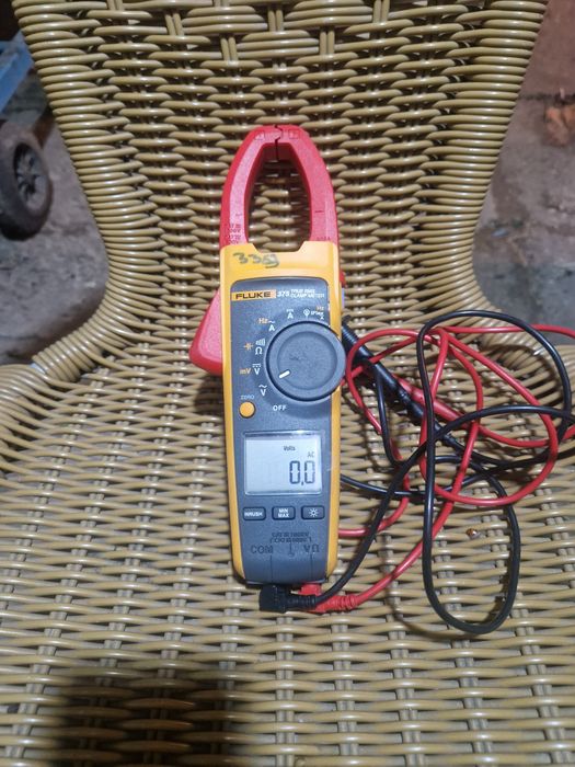 Multimetru Fluke 375