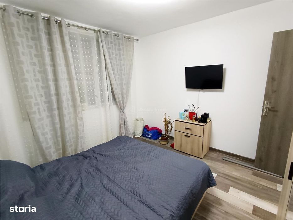 Apartament 2 camere in zona centrala Moldova Noua, langa piata