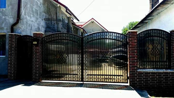 Poartă din fier forjat