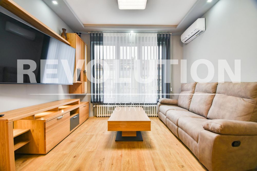 Дава се под наем Тристаен апартамент в София, Център - 90 кв.м за 2000 € - Снимка #2