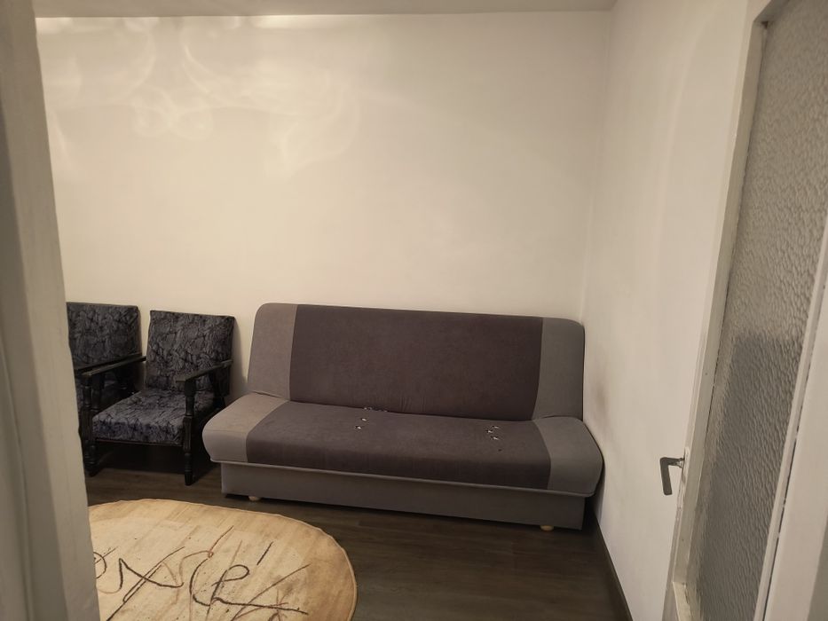 Închiriez garsoniera