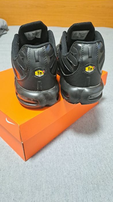 Adidasi nike Tn negri