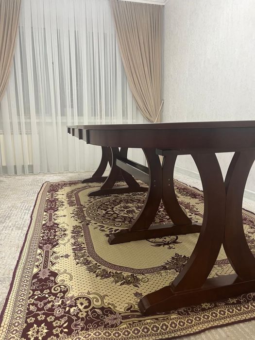 Продается деревянный стол