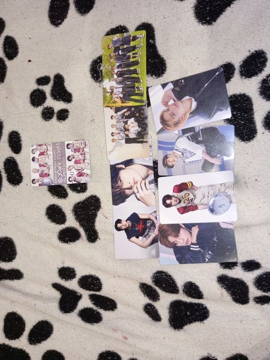 Продам карточки stray kids