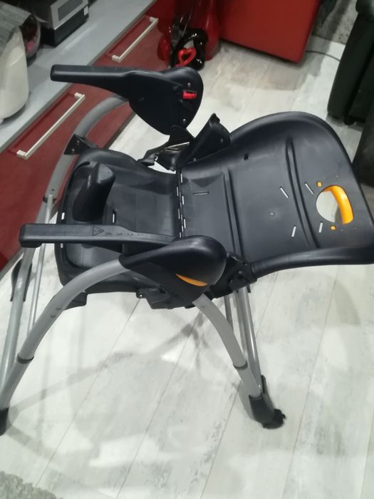 Стол за хранене с регулиране и колелца Chicco