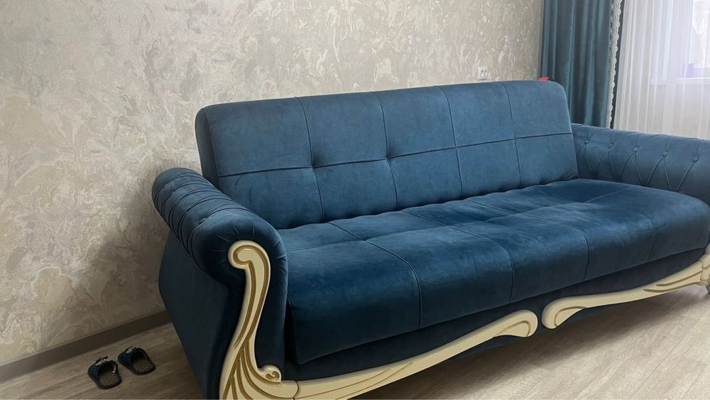 Диван синий в отличном состояний