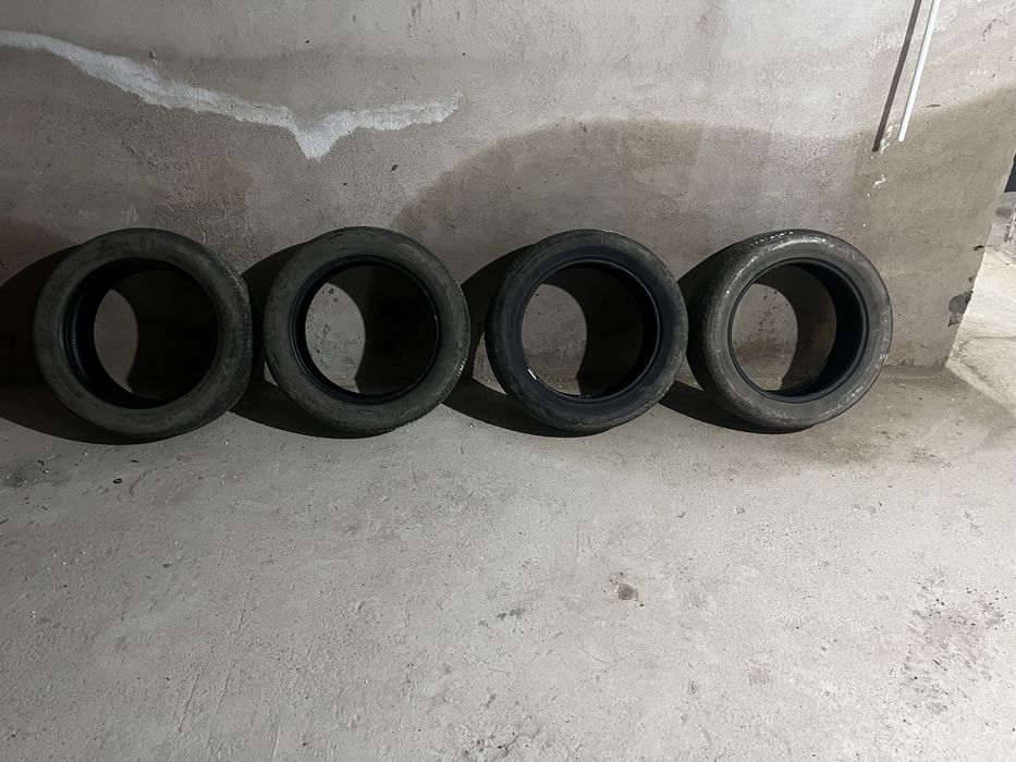 Продам шины на камри  R17