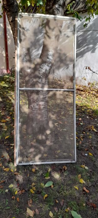 Ferestre (giurgiuvele) din  molid si stejar,  in stare buna.