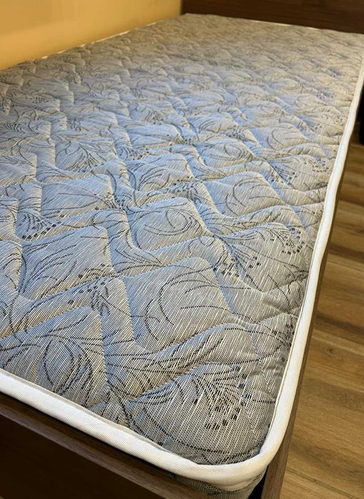 Легло с включен матрак