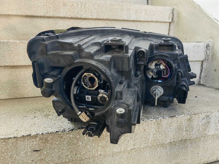 Фар VW Touran Bi-Xenon LED ляв / Фар VW Caddy / Фар Туаран Кади Оригинален