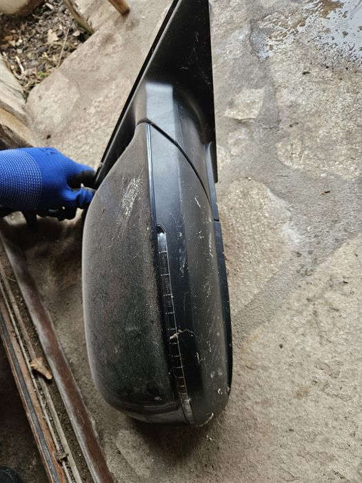 Дясно огледяло зо Audi q5 2011god