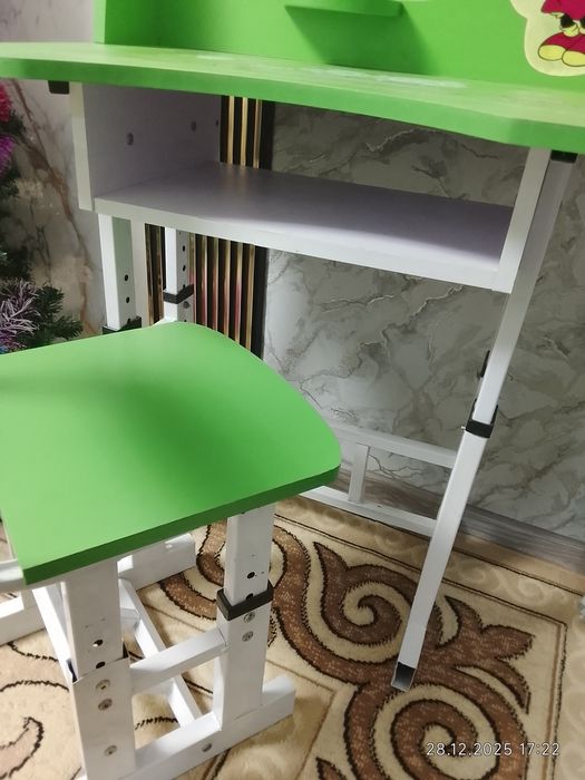 Детская парта...