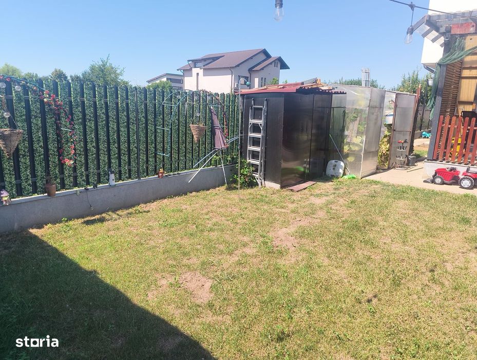 Vând casa tip duplex p+1E