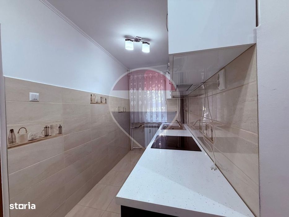 De vânzare apartament 3 camere Zona Universității, Str Ronald Reagen