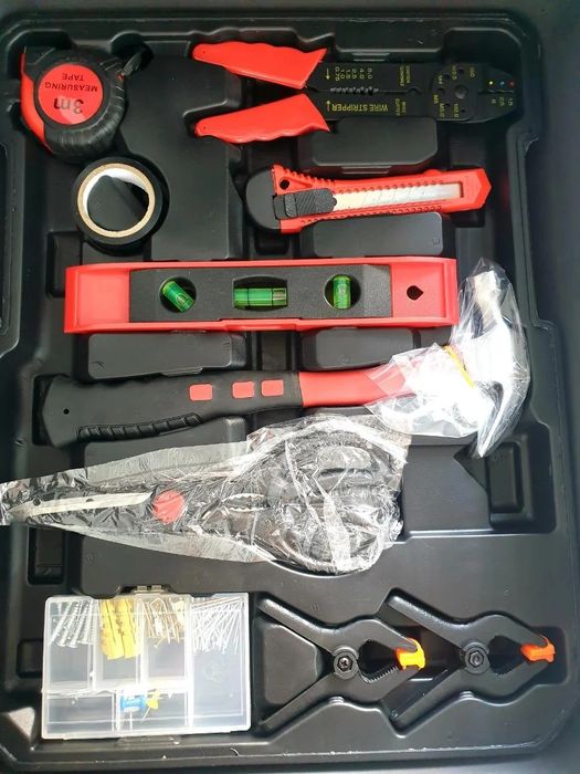 Набор инструментов в одном чемодане