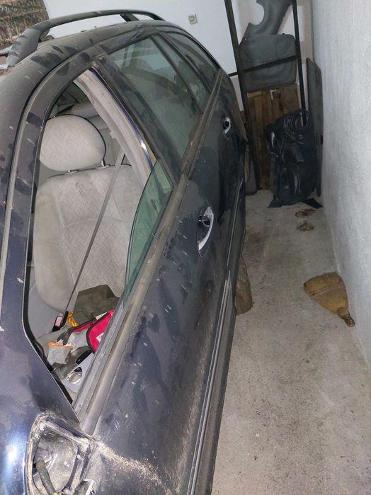 продавам мерцедес C270 комби за части