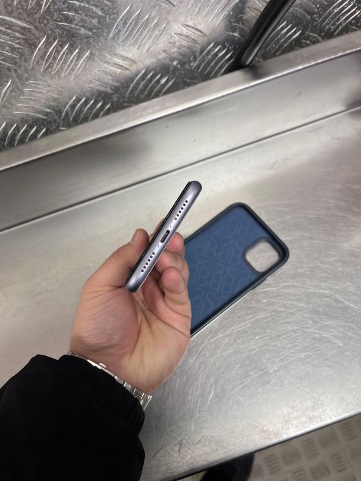 Айфон 11 в идеально состоянии