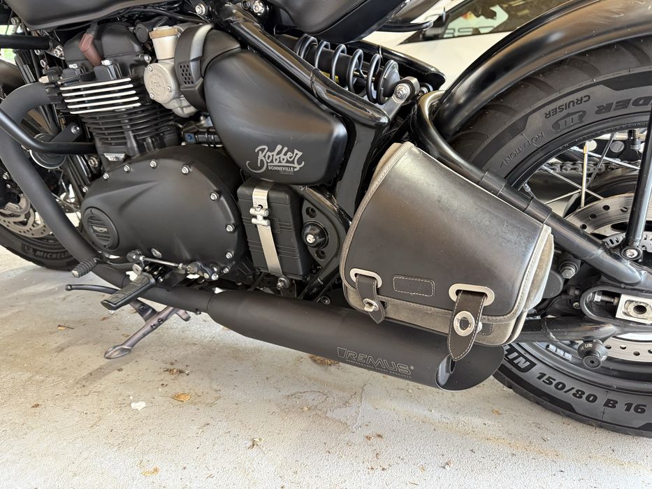 Triumph Bobber Black