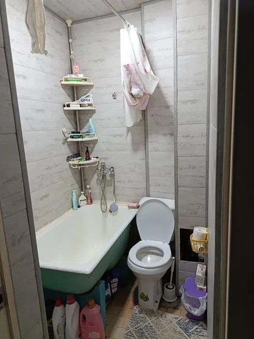 1/4/4. Сергели 2. Дом - галерейка, квартира 31 м². Метро - 400 м.