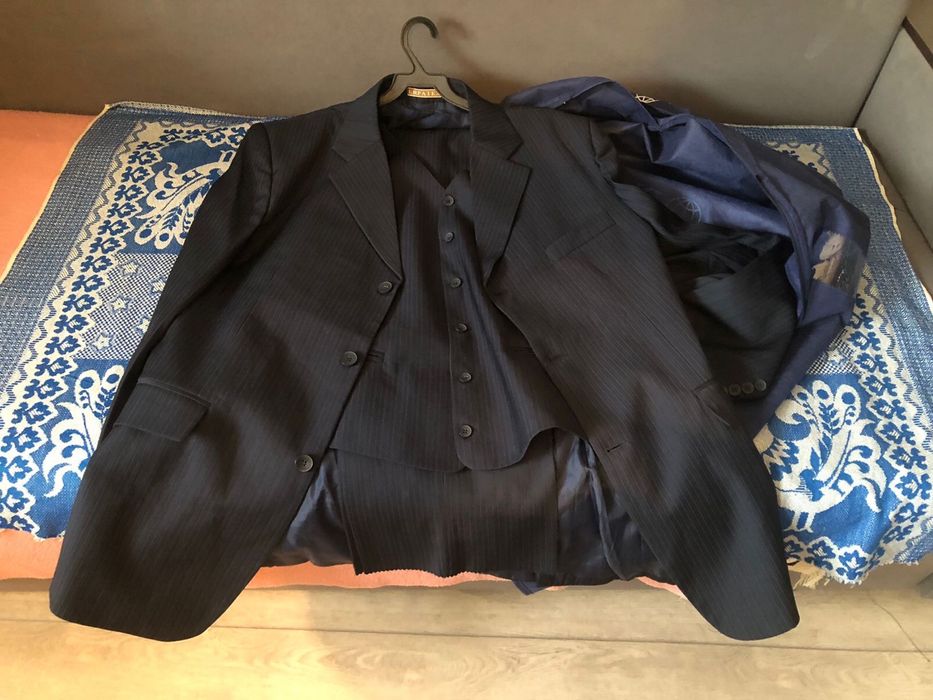 Продам костюм черный