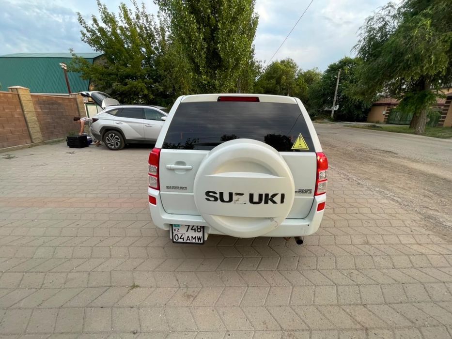 АвтомобильSuzuki