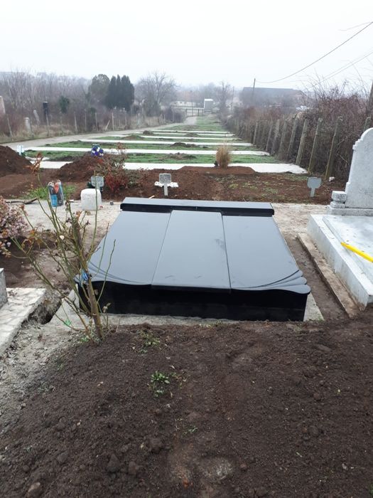 monumente funerare granit marmura.cavouri capace mormant