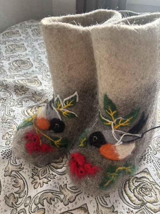 Продам валенки на девочку 5-6 лет.