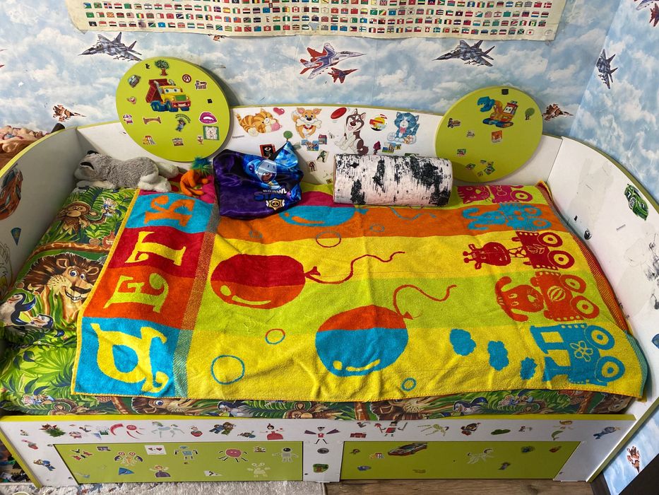 Продам детскую кровать с матрасом