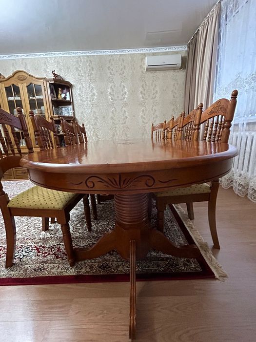 Стол со стульями