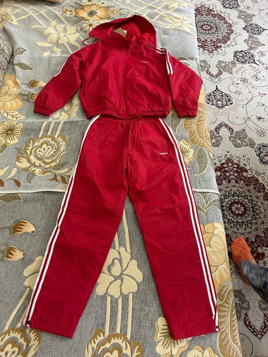 Sportivniy kostum Adidas