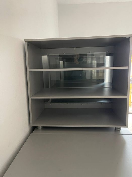 Tejghea din MDF si sticla