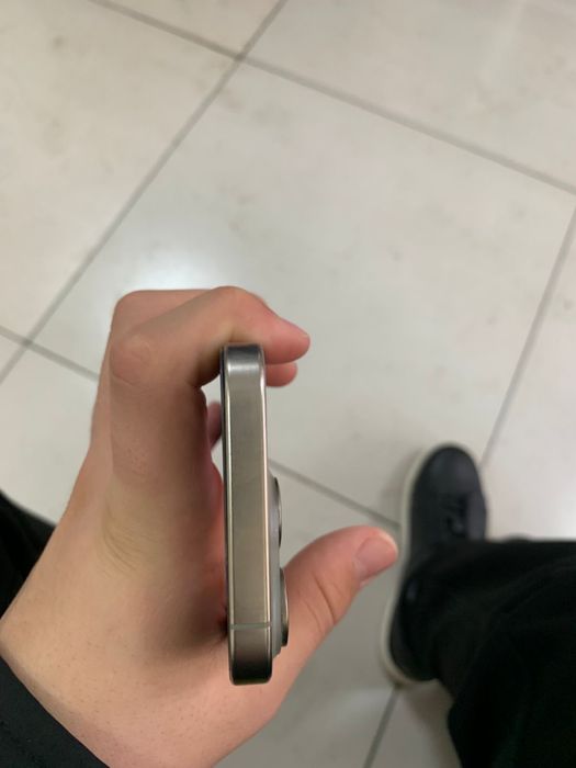 продается айфон 15 про