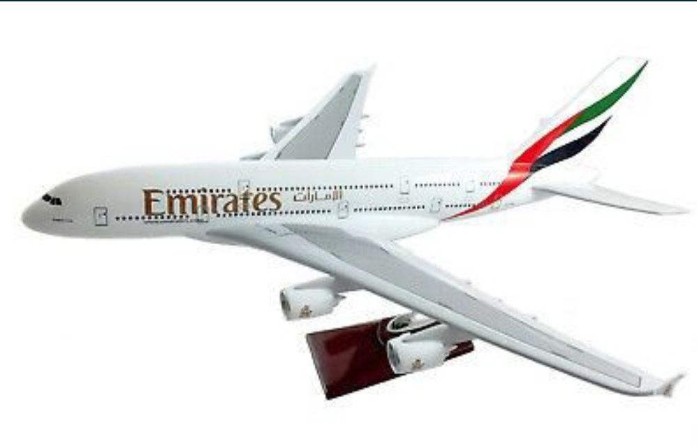 Модель самолёта Airbus 380-800