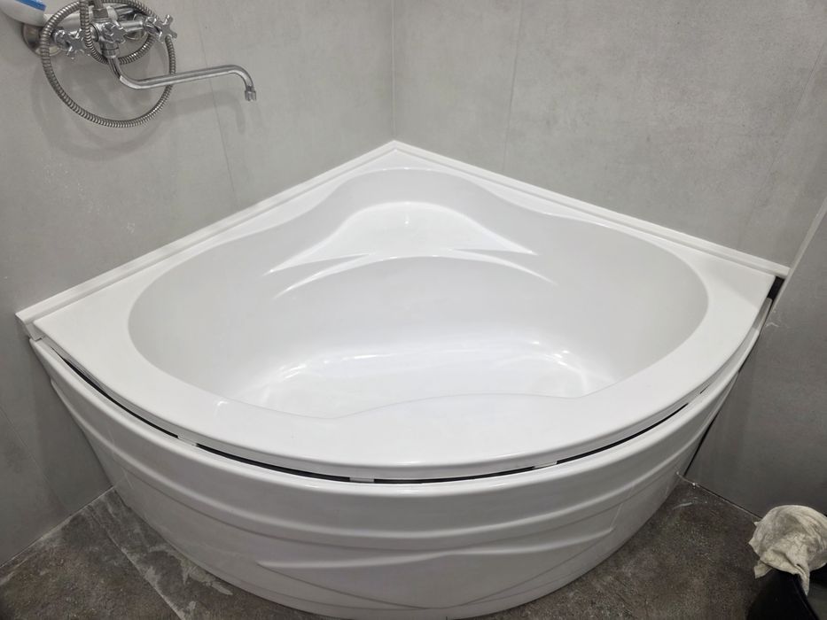 Пристеночные плинтусы/бордюры для закрытия щелей между ванной и стеной