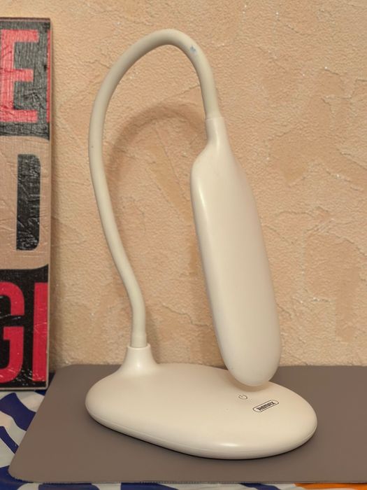 Продам настольную лампу