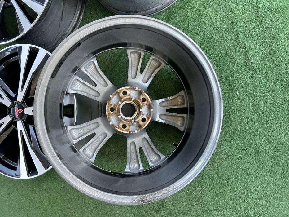 5x114,3 18 оргинални nissan. Mitsubishi honda hundai kia toyota mazda renault