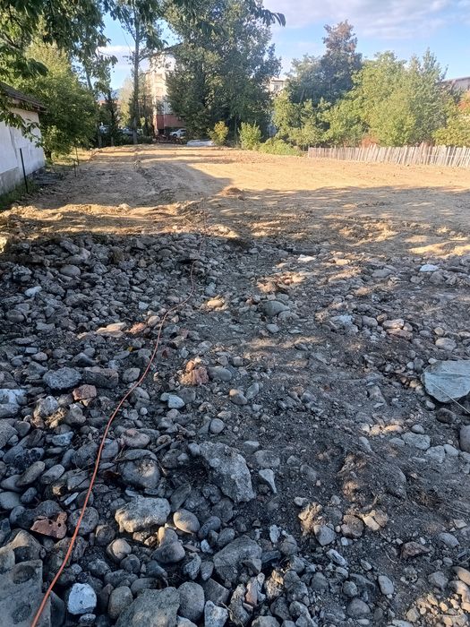 Închiriez teren pentru parcare