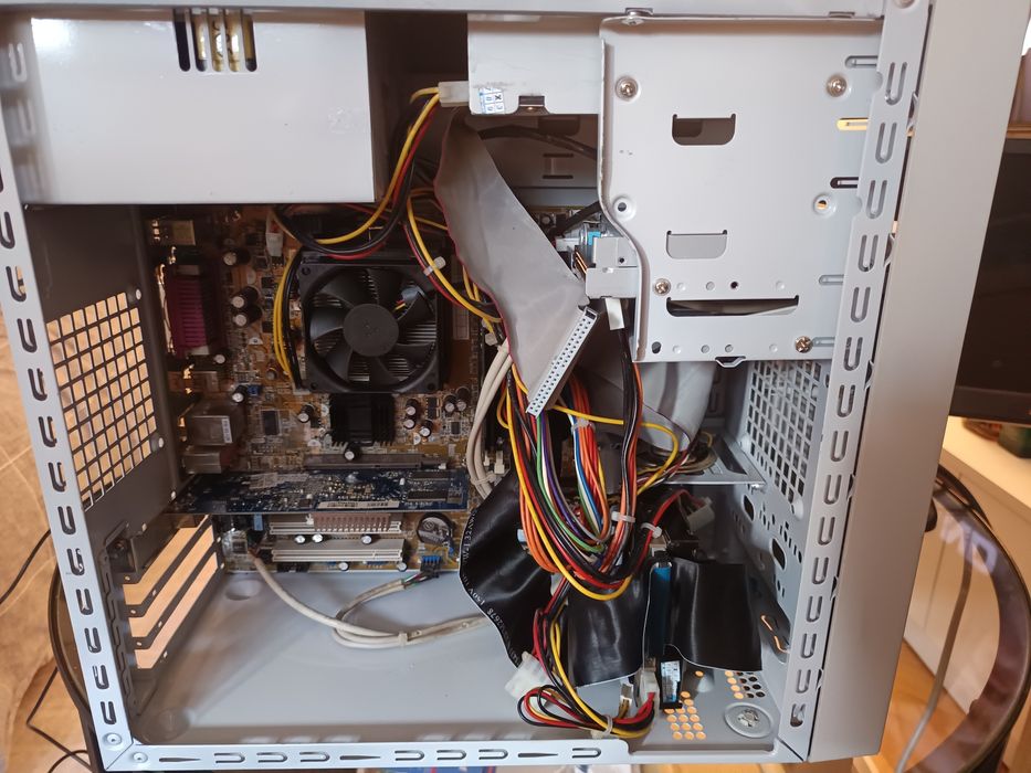 De vanzare unitate Retro AMD Athlon