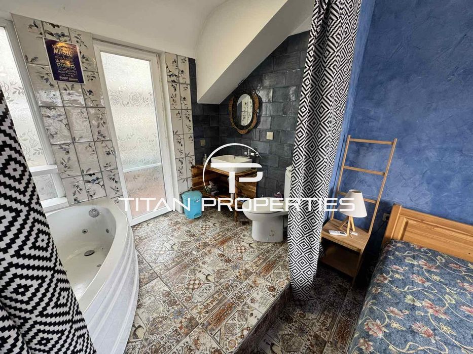 Тристаен апартамент в ж.к Възраждане