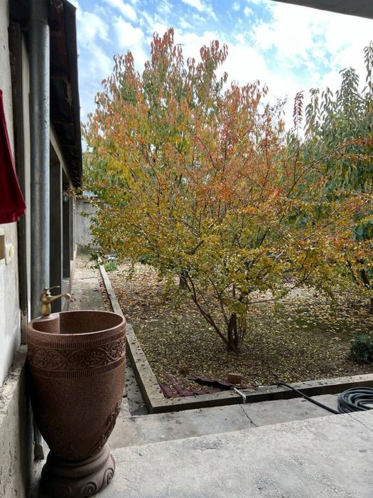 Кибрай марказий уй сотилади