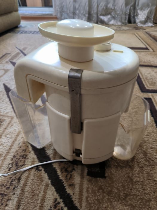 Продам соковыжималку,б/у,состояние хорошее,работает отлично