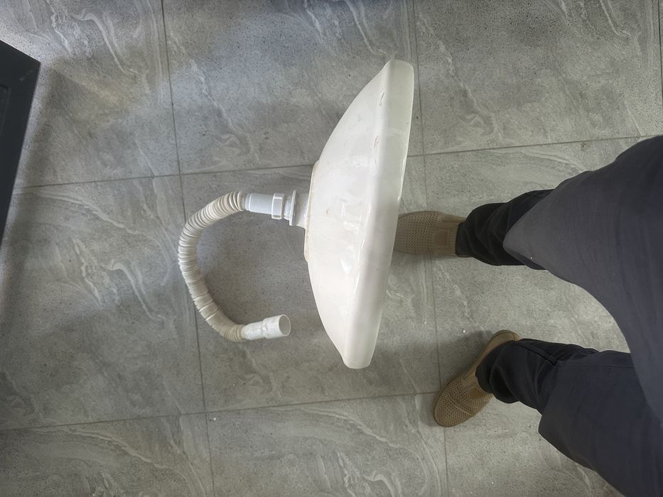 Раковина с ножкой