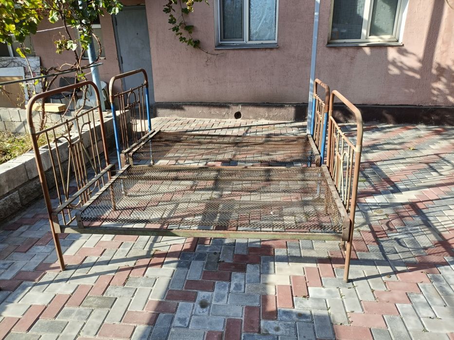 Кровать железная