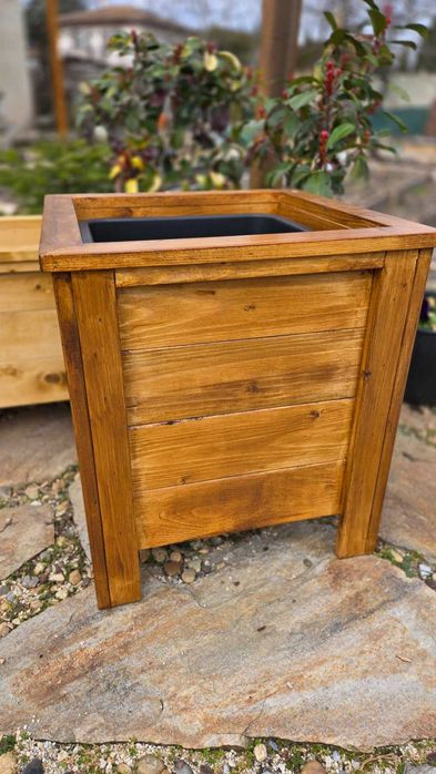 Дървени кашпи/саксии/плантери за двор, градина или тераса