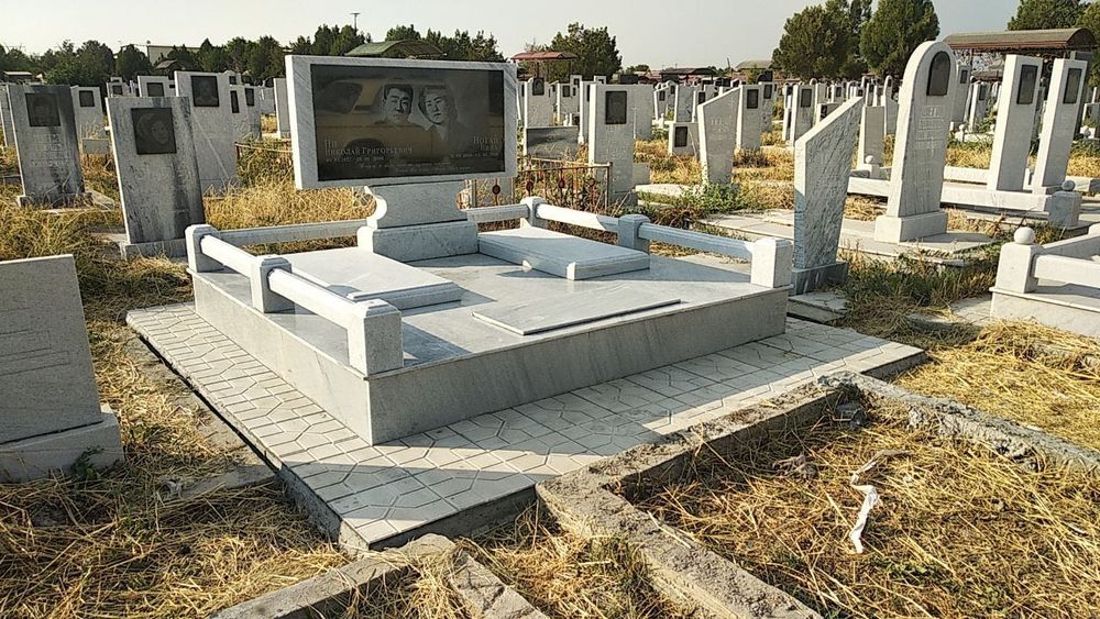 Изготавливаем на заказ памятники из мрамора и портреты ручной работы