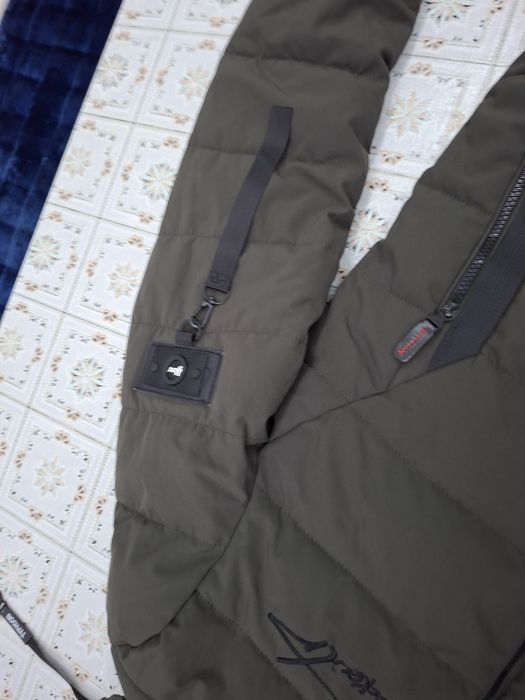 Kurtka sotiladi holati juda yaxshi yangidek ko'p kiyilmagan